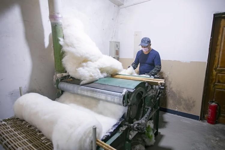 降温催热“老手艺” 传统棉花被制作订单激增，被絮加工迎来暖冬经济